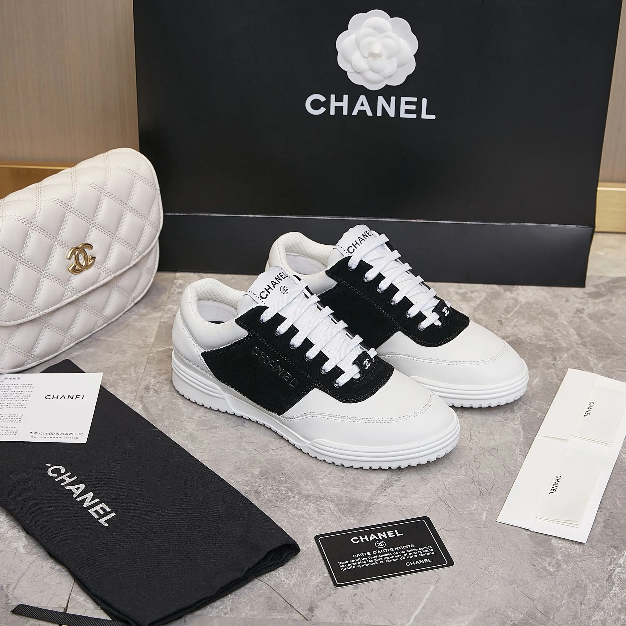 👟👟Ex-factory price 500👟👟 Chanel Chanel - 2023 counter top casual sports shoes This classic design; the upper is electro-embroidered with a variety of craftsmanship; the outsole is fashionable and sporty; it is extraordinary and incorporates a variety of color matching elements... The diversified mix and match is very beautiful and versatile, casual, fashionable, sports and outdoor can be taken into account... ꫛꫀꪝ Go➫ Material: ❶Upper is made of: Original imported cowhide ❷The inner lining is made of: original imported breathable mesh ❸Outsole is based on: original TPU combination outsole Special counter boutique packaging complete set for women 35–41